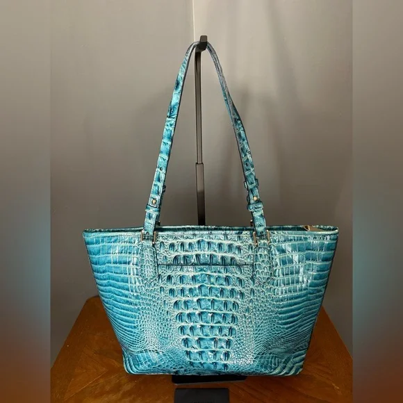 Brahmin Medium Asher in a vibrant, croc-embossed leather - Picture 4 of 7